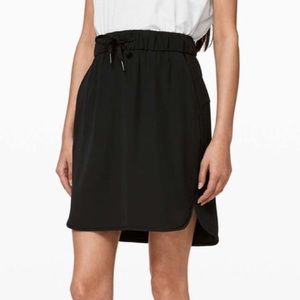 Lululemon On The Fly Skirt in Black Size 2